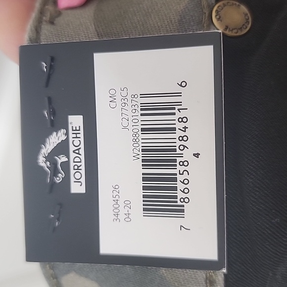 Woman's Jordache Mid Rise Skinny Camo pants - Picture 6 of 7